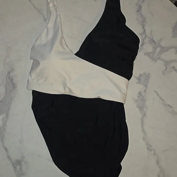Raisins Curve Black Trendy Plus Size Colorblocked One Piece Swimsuit SZ:20W - Picture 3 of 12